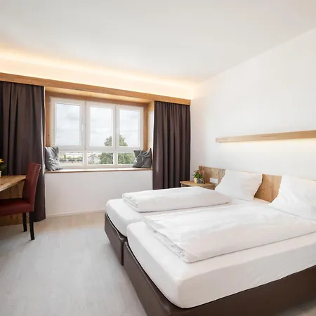 Snooze Hotel Holzkirchen (Miesbach)