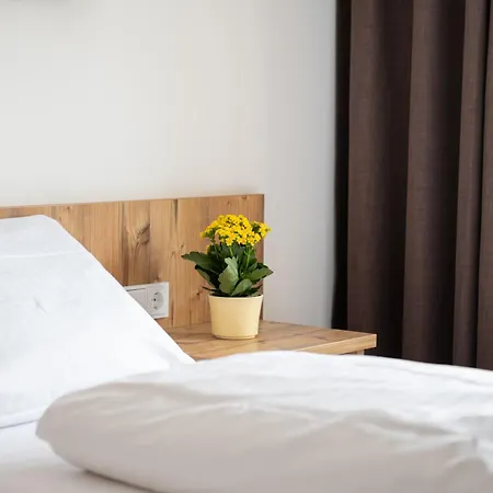 Snooze Hotel Holzkirchen (Miesbach)