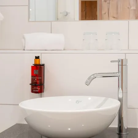 Snooze Hotel Holzkirchen (Miesbach)